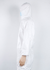 白く使い捨て可能な保護ガウンのちり止めの反しぶきのスーツの医学のつなぎ服