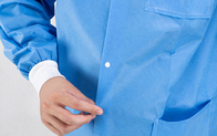 カスタマイズされた使い捨て可能な衛生検査隊のコートは長く男女兼用伸縮性がある袖口にスリーブを付ける