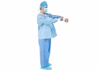 医学病院のユニフォームは適する快適な通気性の使い捨て可能なジャケットにごしごし洗う
